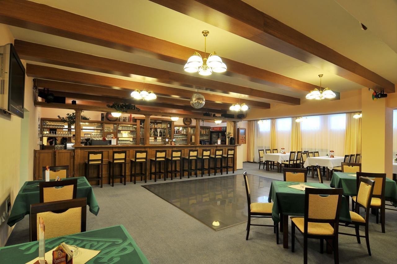 Hotel Manes Svratka Екстер'єр фото