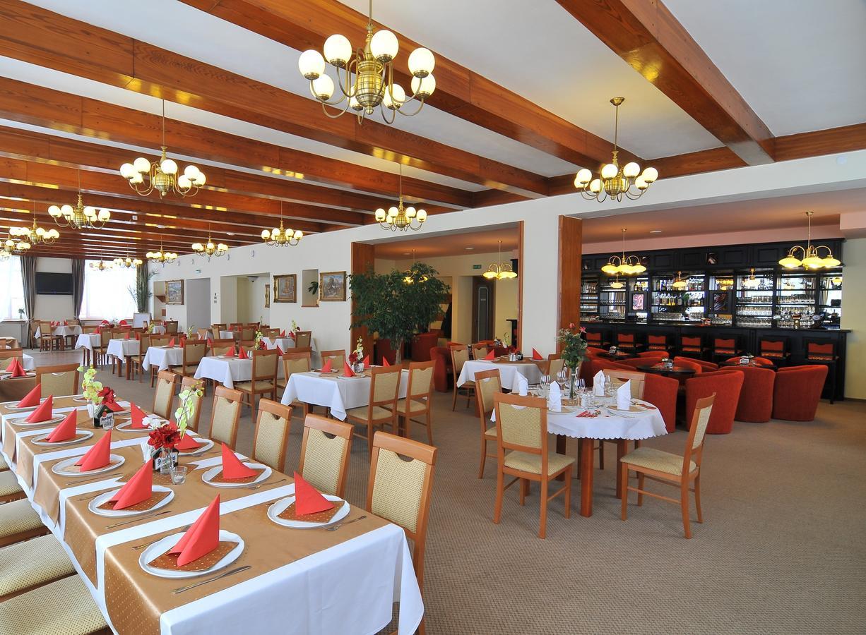 Hotel Manes Svratka Екстер'єр фото